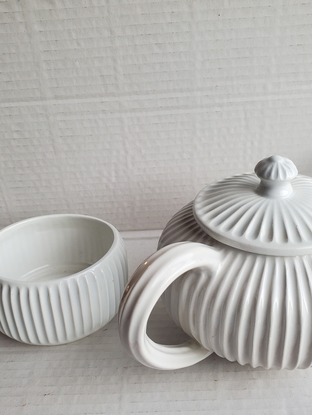White Ribbed Ceramic Teapot Tea Cup Set Italy Classic Home Dining Home Decor